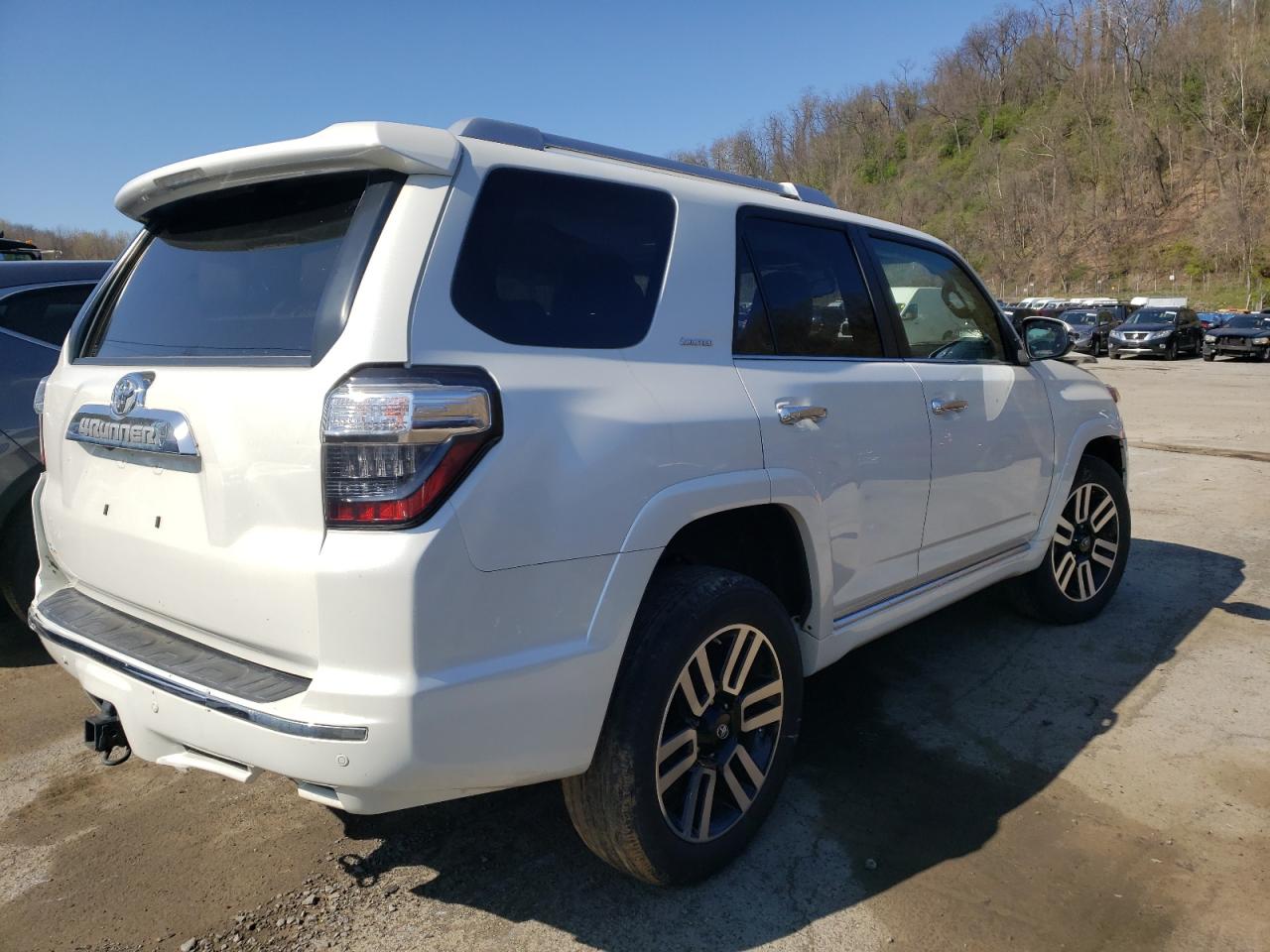 Photo 4 from auction – 2017 TOYOTA 4RUNNER SR with VIN JTEBU5JR5H5465875