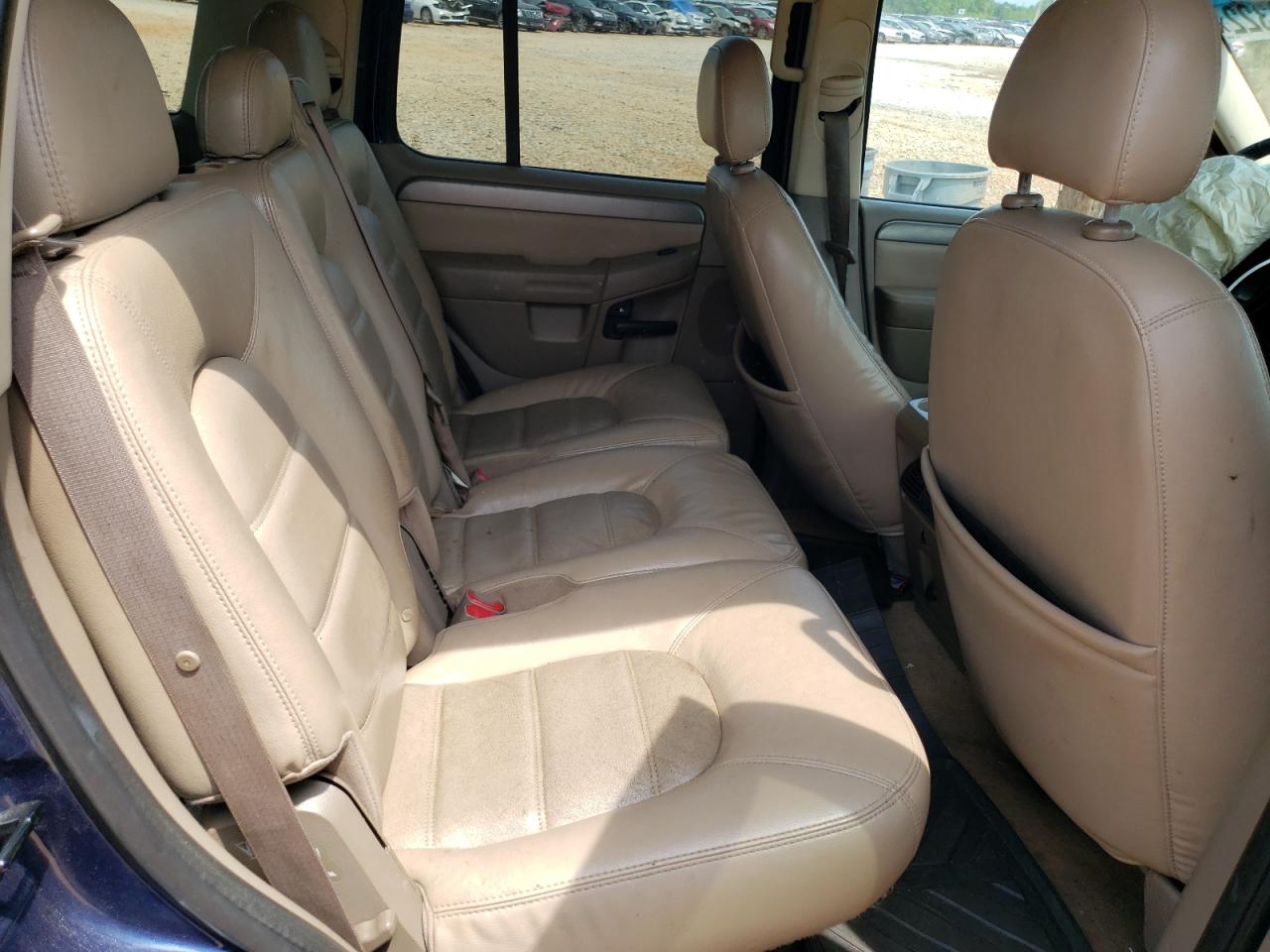 Photo 6 from auction – 2005 FORD EXPLORER X with VIN 1FMZU63K65UB88269