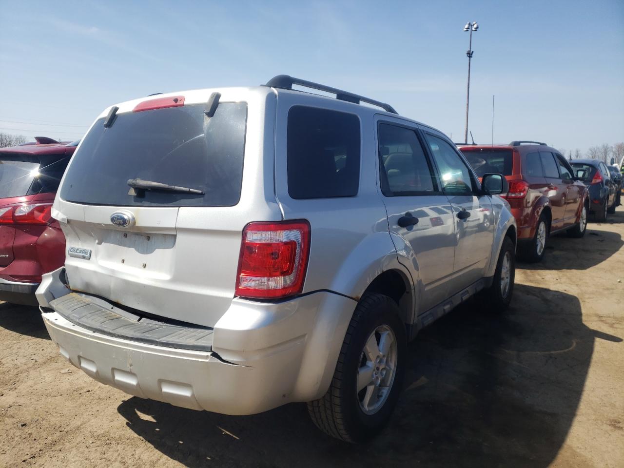 Photo 4 from auction – 2009 FORD ESCAPE XLT with VIN 1FMCU03719KB20350
