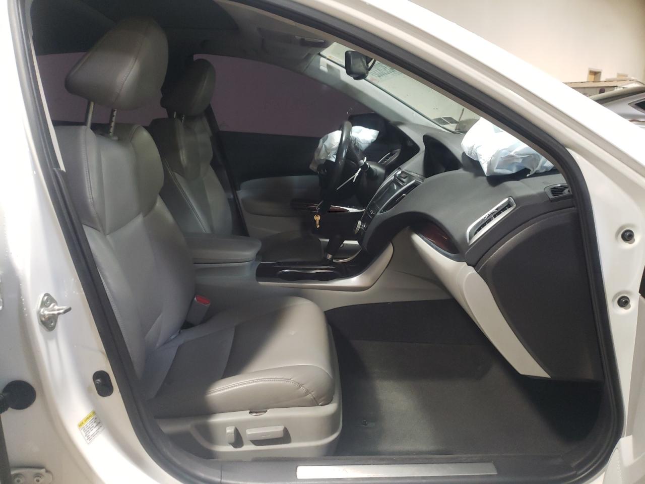 Zdjęcie 5 z aukcji – 2015 ACURA TLX z VIN 19UUB1F39FA010047
