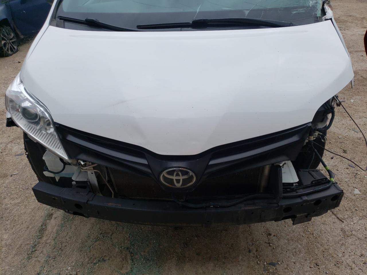 Photo 7 from auction – 2019 TOYOTA SIENNA with VIN 5TDZZ3DC4KS974518