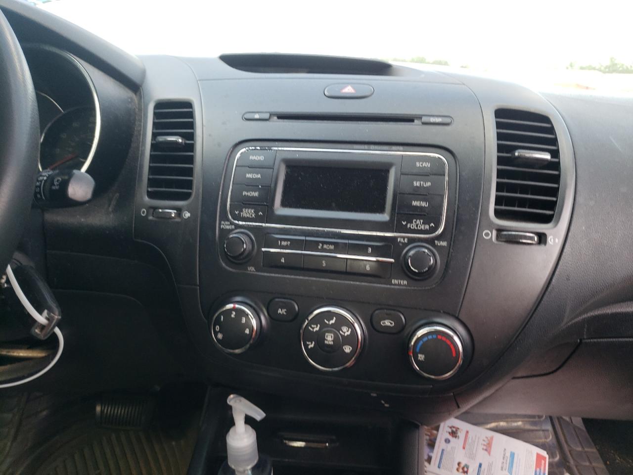 Photo 9 from auction – 2014 KIA FORTE LX with VIN KNAFX4A64E5205392