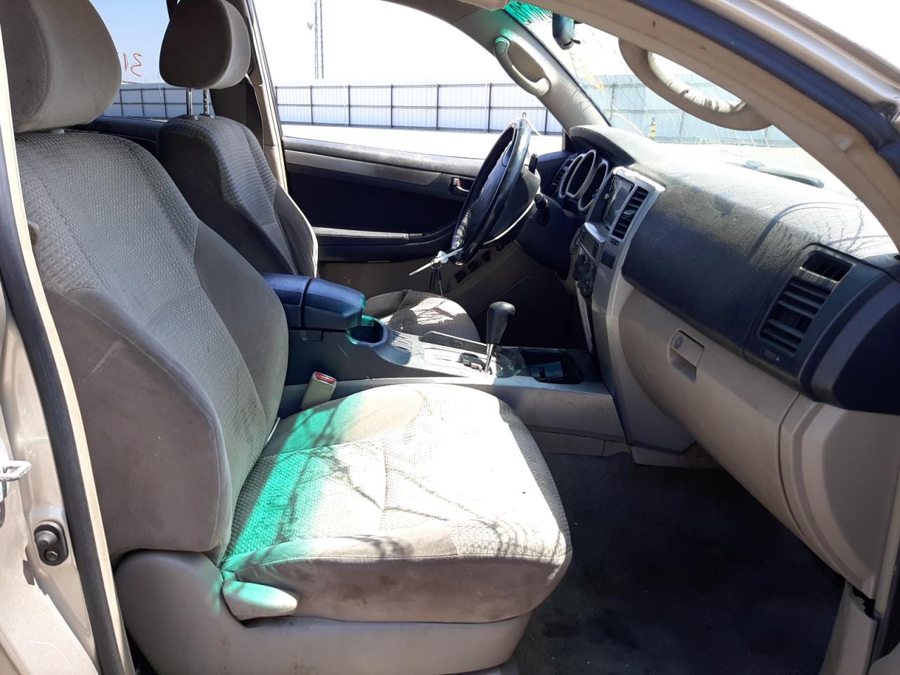 Photo 5 from auction – 2004 TOYOTA 4RUNNER SR with VIN JTEZU14R840037244