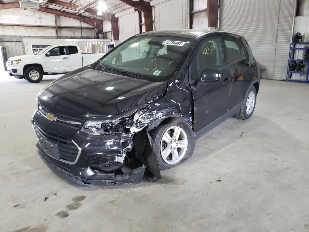 Photo 2 from auction – 2017 CHEVROLET TRAX LS with VIN 3GNCJNSB6HL290188