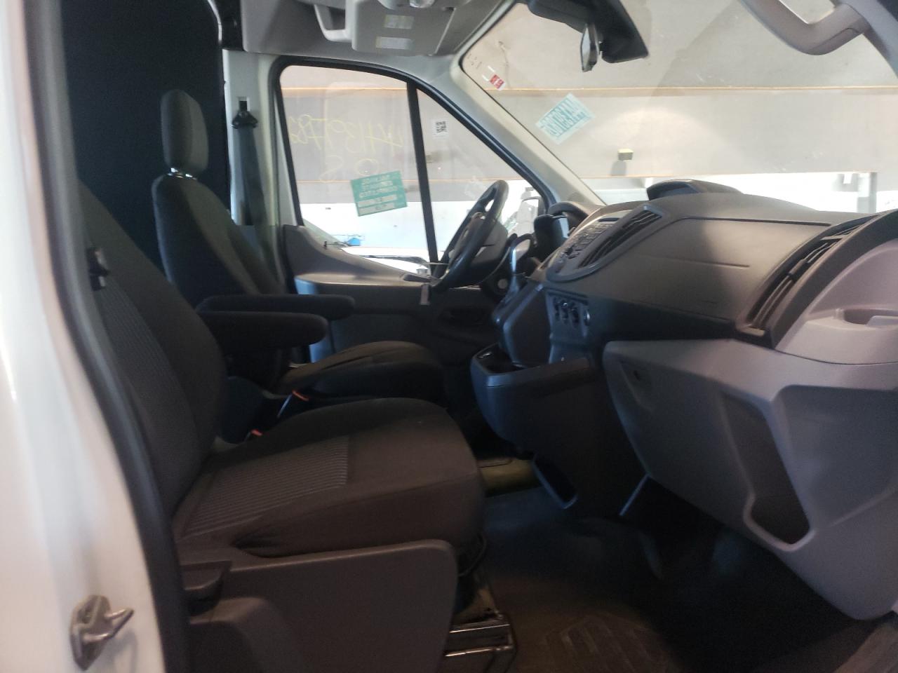 Photo 5 from auction – 2019 FORD TRANSIT T- with VIN 1FTYR2CM5KKA88862