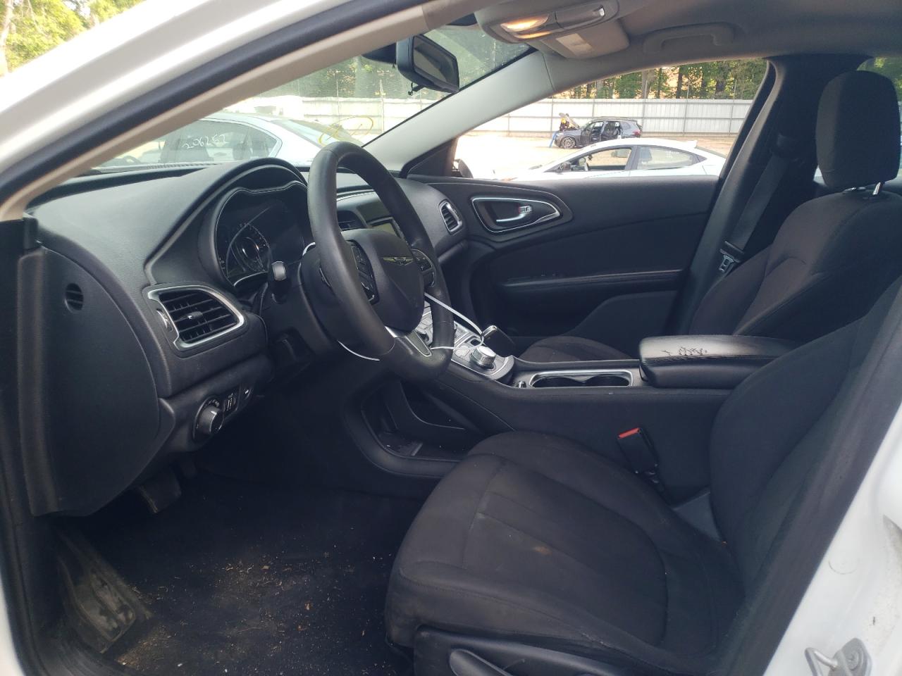 Photo 5 from auction – 2015 CHRYSLER 200 LIMITE with VIN 1C3CCCAB5FN647922