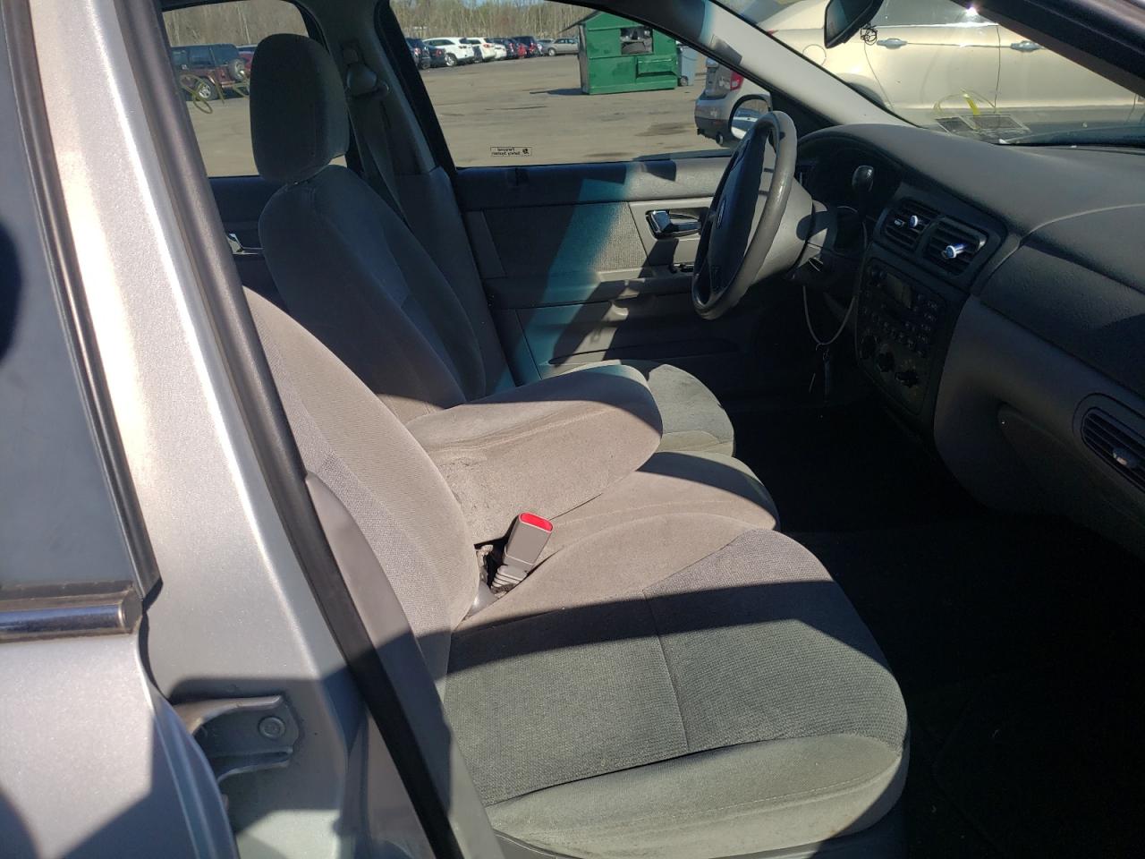 Photo 5 from auction – 2000 FORD TAURUS SE with VIN 1FAFP58U4YA279300