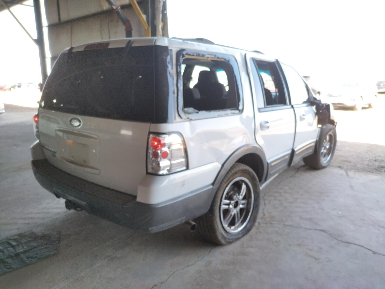 Photo 4 from auction – 2004 FORD EXPEDITION with VIN 1FMPU16L14LB21498