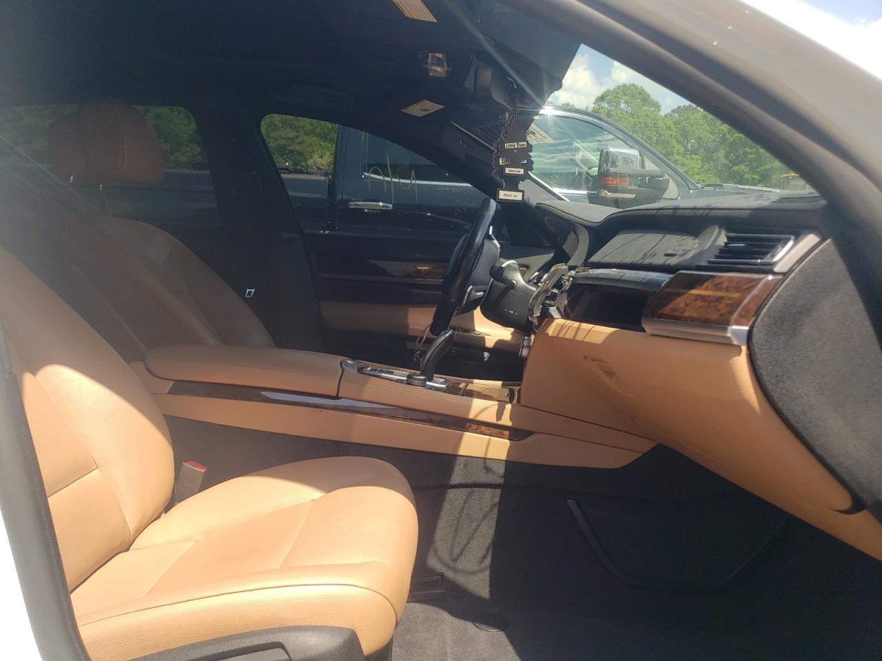 Photo 19 from auction – 2013 BMW 740 LI with VIN WBAYE4C57DD137192