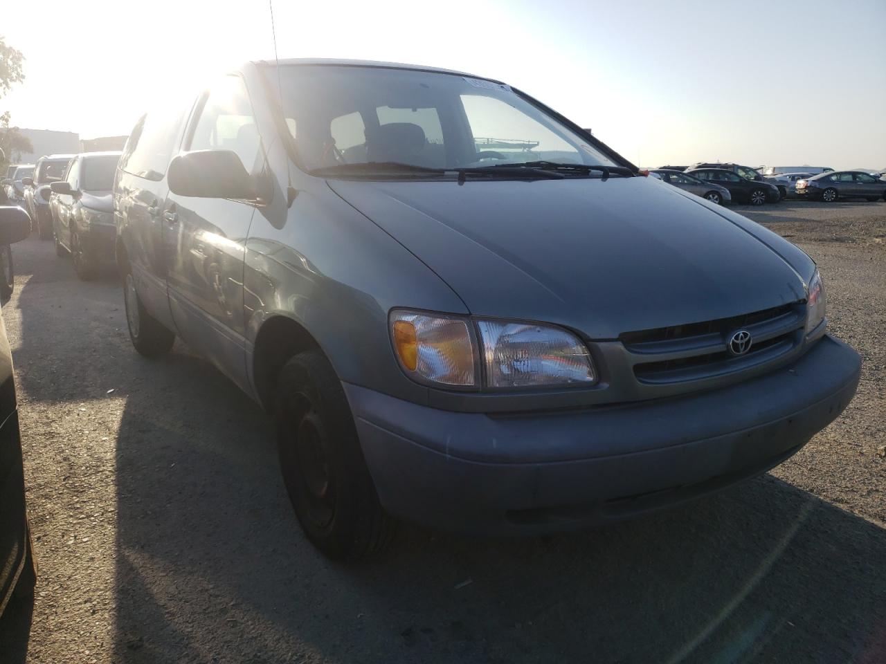 Photo 1 from auction – 2000 TOYOTA SIENNA with VIN 4T3GF19C6YU234988