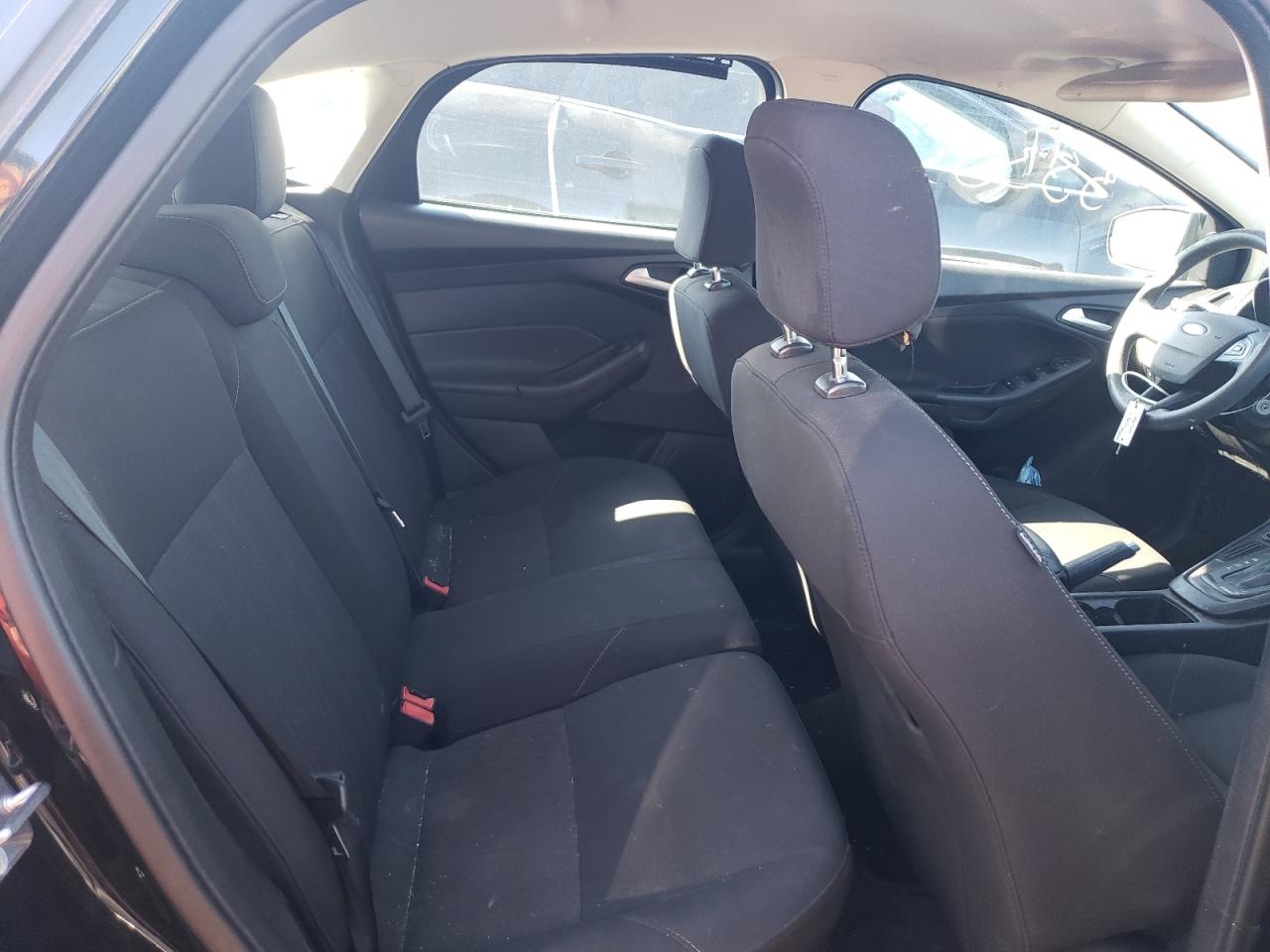 Photo 6 from auction – 2017 FORD FOCUS SE with VIN 1FADP3K20HL232918