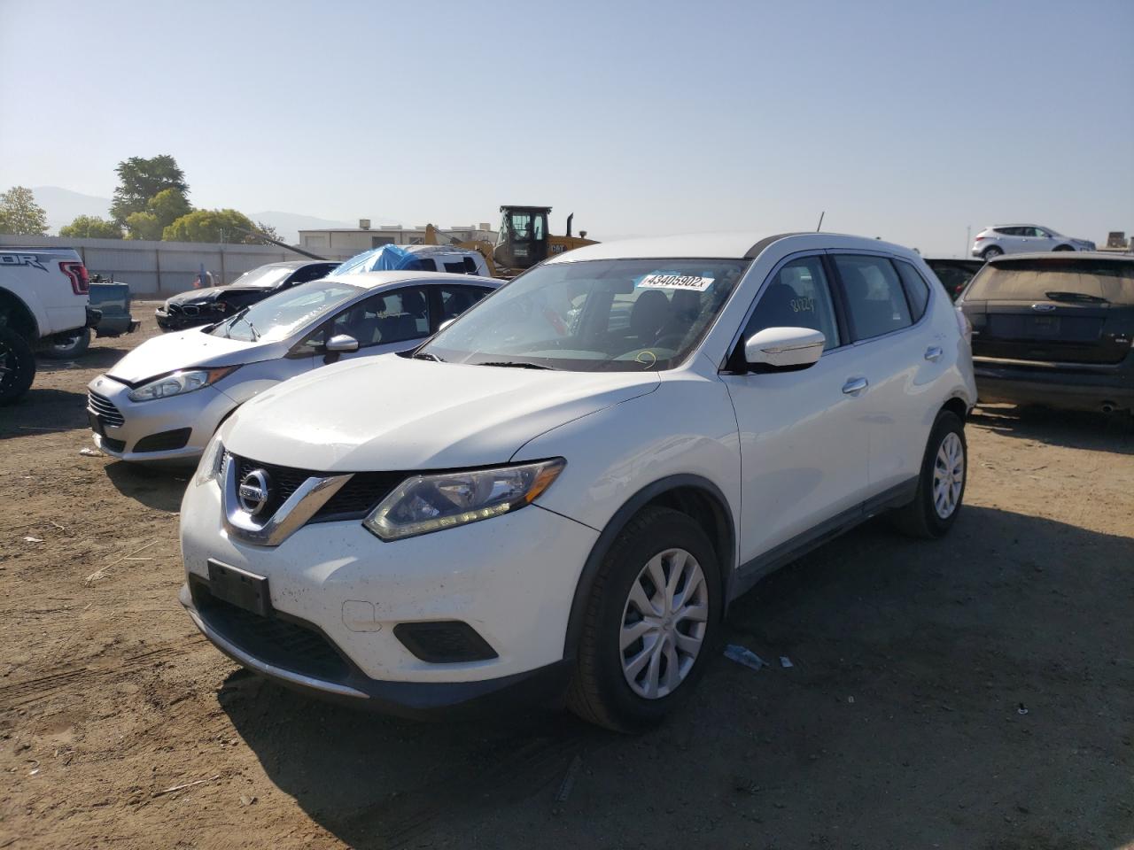 Photo 2 from auction – 2015 NISSAN ROGUE S with VIN KNMAT2MT4FP584186