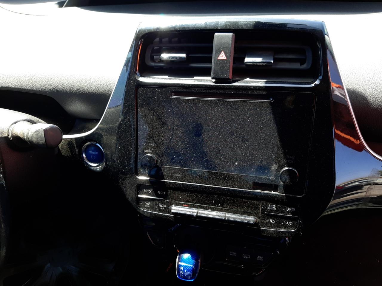 Photo 9 from auction – 2018 TOYOTA PRIUS PRIM with VIN JTDKARFP7J3078001