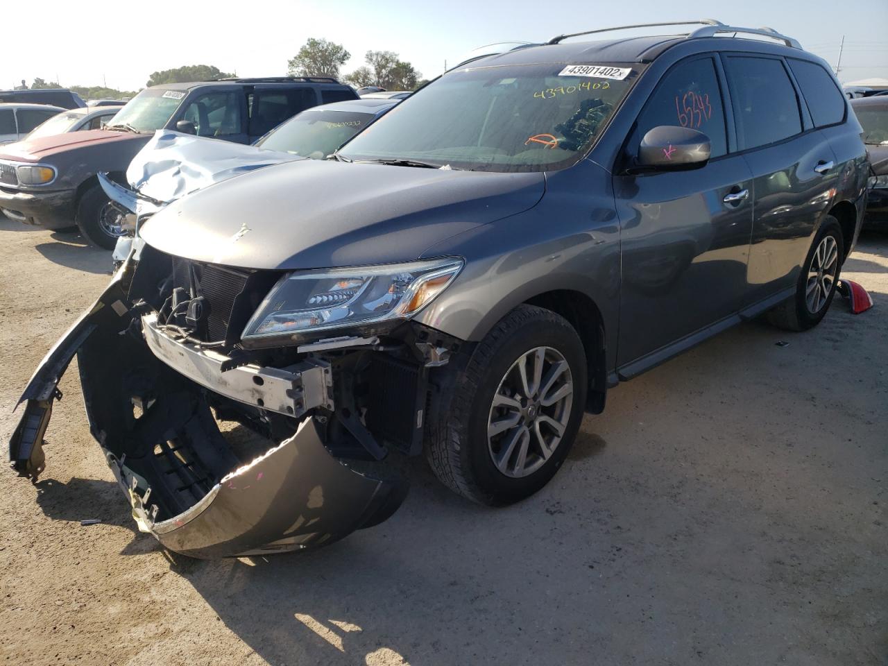 Photo 2 from auction – 2015 NISSAN PATHFINDER with VIN 5N1AR2MN5FC689001