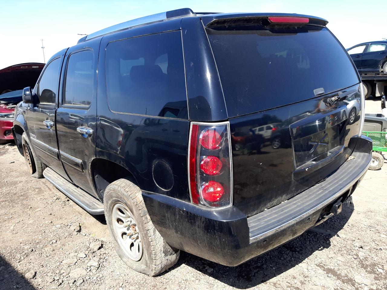 Photo 3 from auction – 2007 GMC YUKON DENA with VIN 1GKFK63867J257598