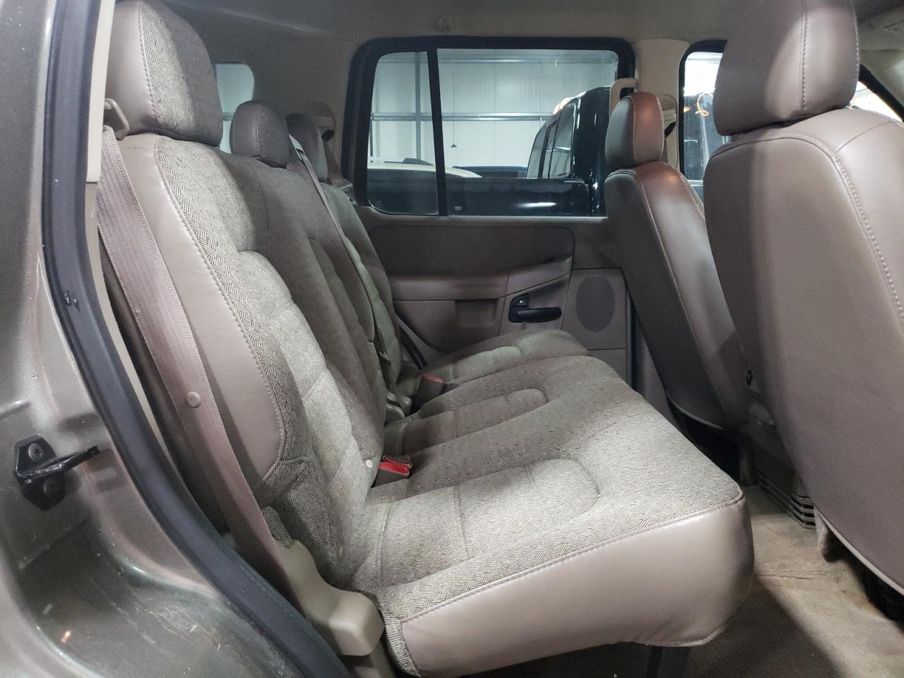 Photo 6 from auction – 2004 FORD EXPLORER X with VIN 1FMZU72K14ZA10276
