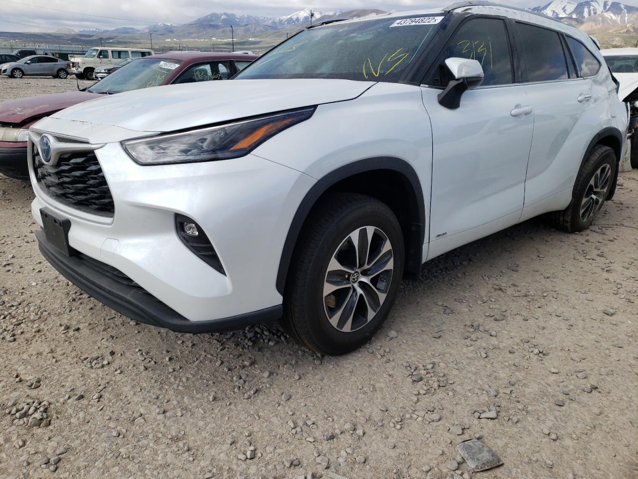 Photo 2 from auction – 2022 TOYOTA HIGHLANDER with VIN 5TDGBRCH9NS548999