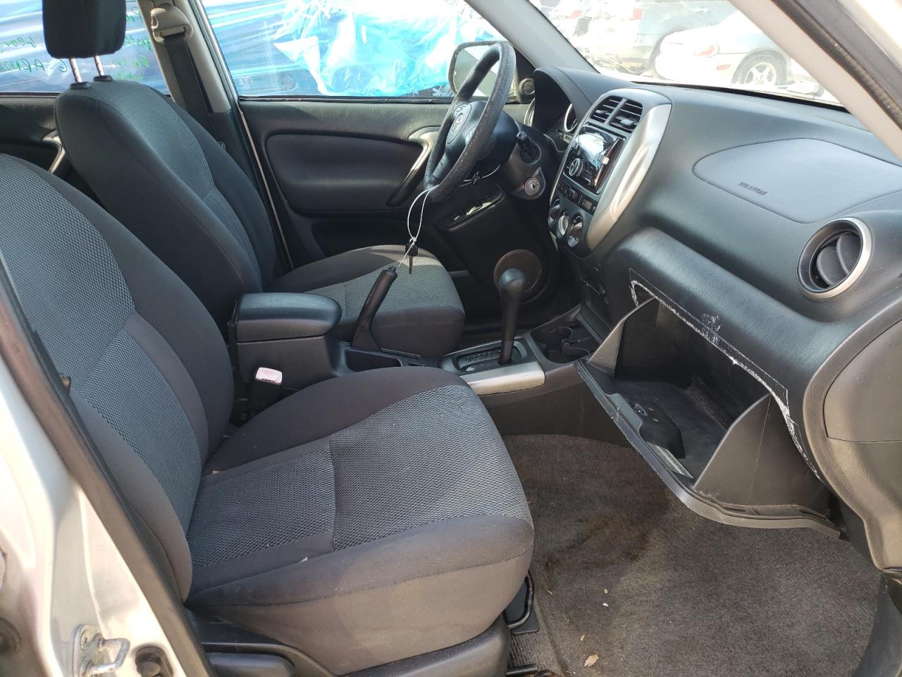 Photo 5 from auction – 2005 TOYOTA RAV4 with VIN JTEGD20V750053677