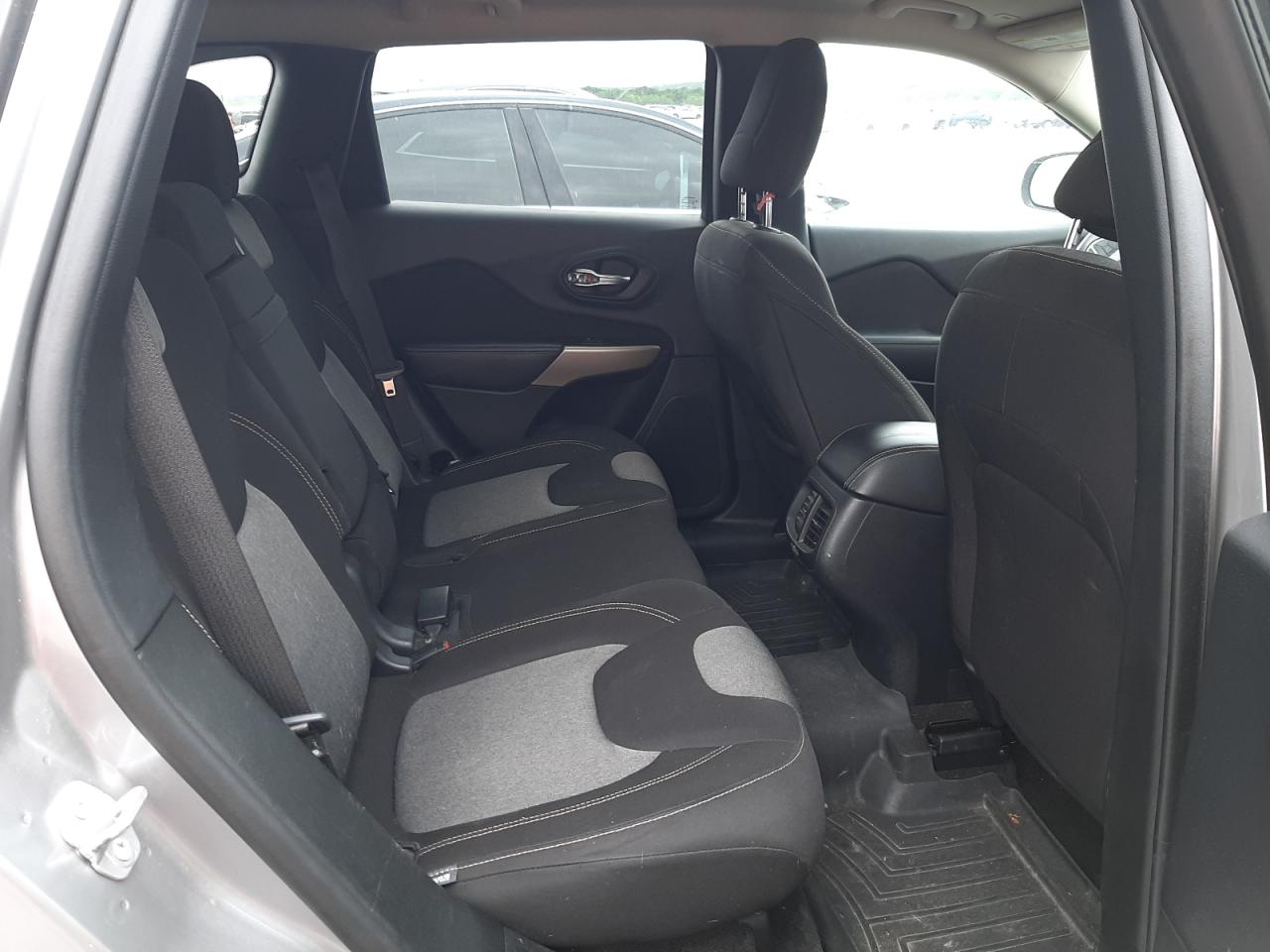 Photo 6 from auction – 2018 JEEP CHEROKEE L with VIN 1C4PJLCB1JD553552