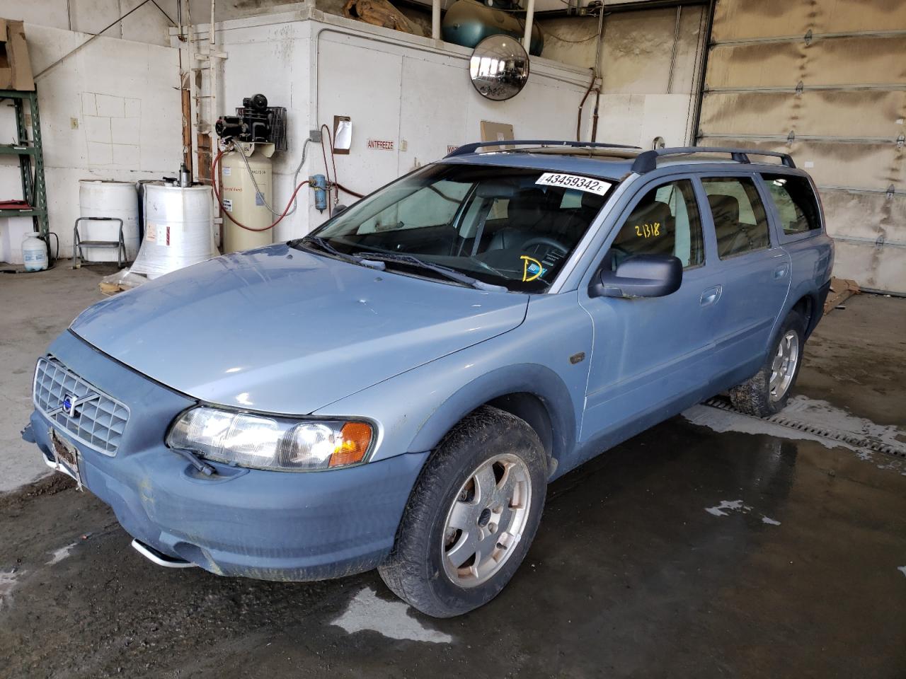 Photo 2 from auction – 2002 VOLVO V70 XC with VIN YV1SZ58D821071411