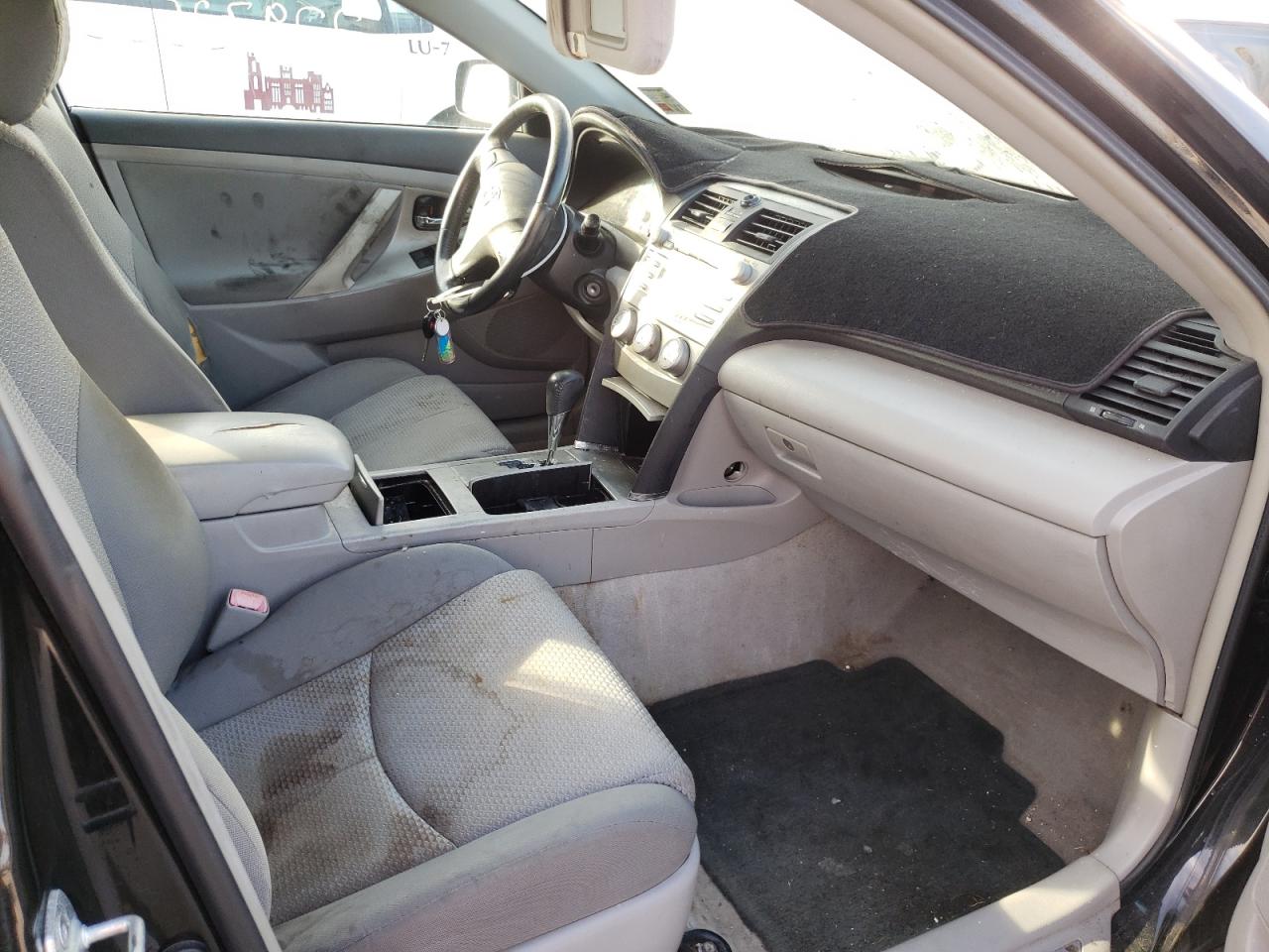 Photo 5 from auction – 2011 TOYOTA CAMRY BASE with VIN 4T1BF3EK2BU229967