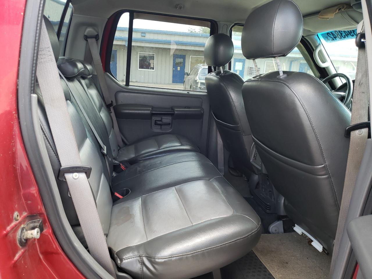 Photo 6 from auction – 2005 FORD EXPLORER S with VIN 1FMZU67K05UB77990