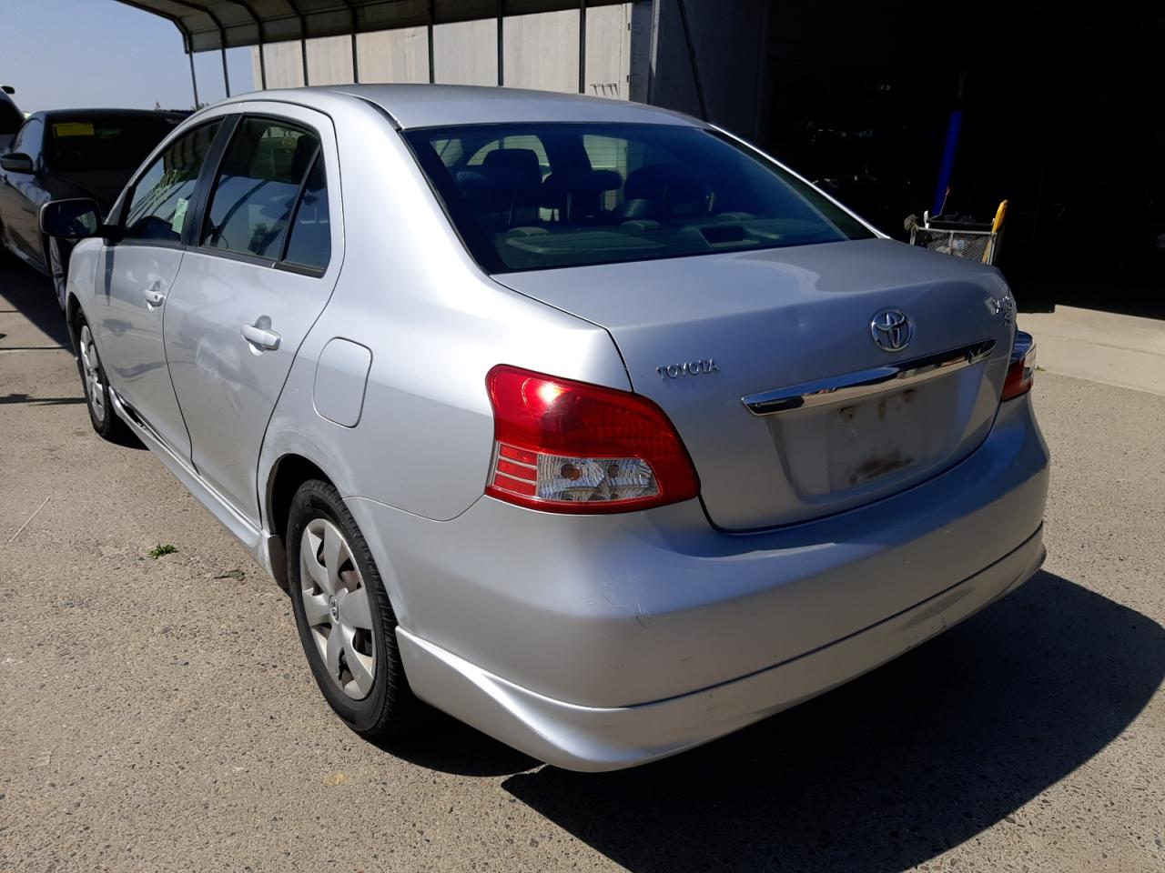 Photo 3 from auction – 2007 TOYOTA YARIS with VIN JTDBT923271108085