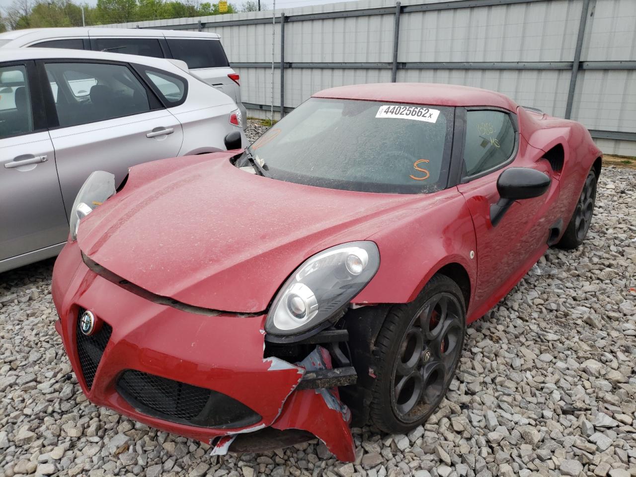 Фото 2 с аукциона – 2015 ALFA ROMEO 4C LAUNCH с VIN ZARBAAC47FM146641