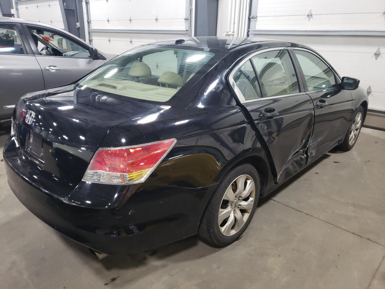 Photo 4 from auction – 2010 HONDA ACCORD EXL with VIN 1HGCP2F87AA069489