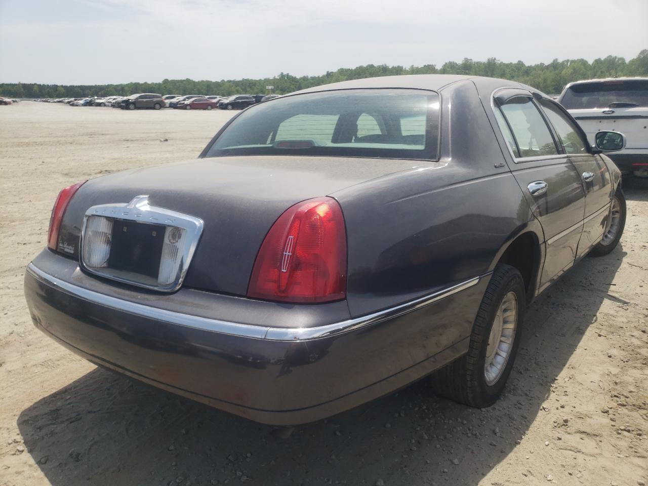 Photo 4 from auction – 2000 LINCOLN TOWN CAR E with VIN 1LNHM81W1YY846204