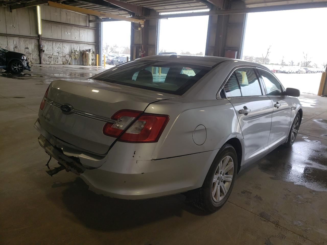 Photo 4 from auction – 2010 FORD TAURUS SE with VIN 1FAHP2DW7AG128954