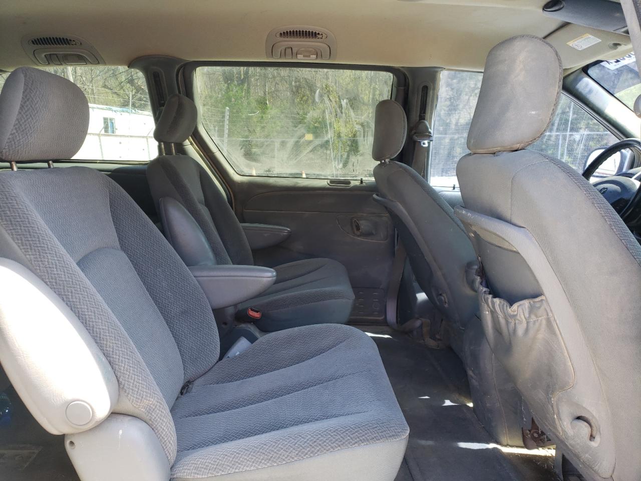 Photo 6 from auction – 2004 DODGE GRAND CARA with VIN 2D4GP44L14R595476