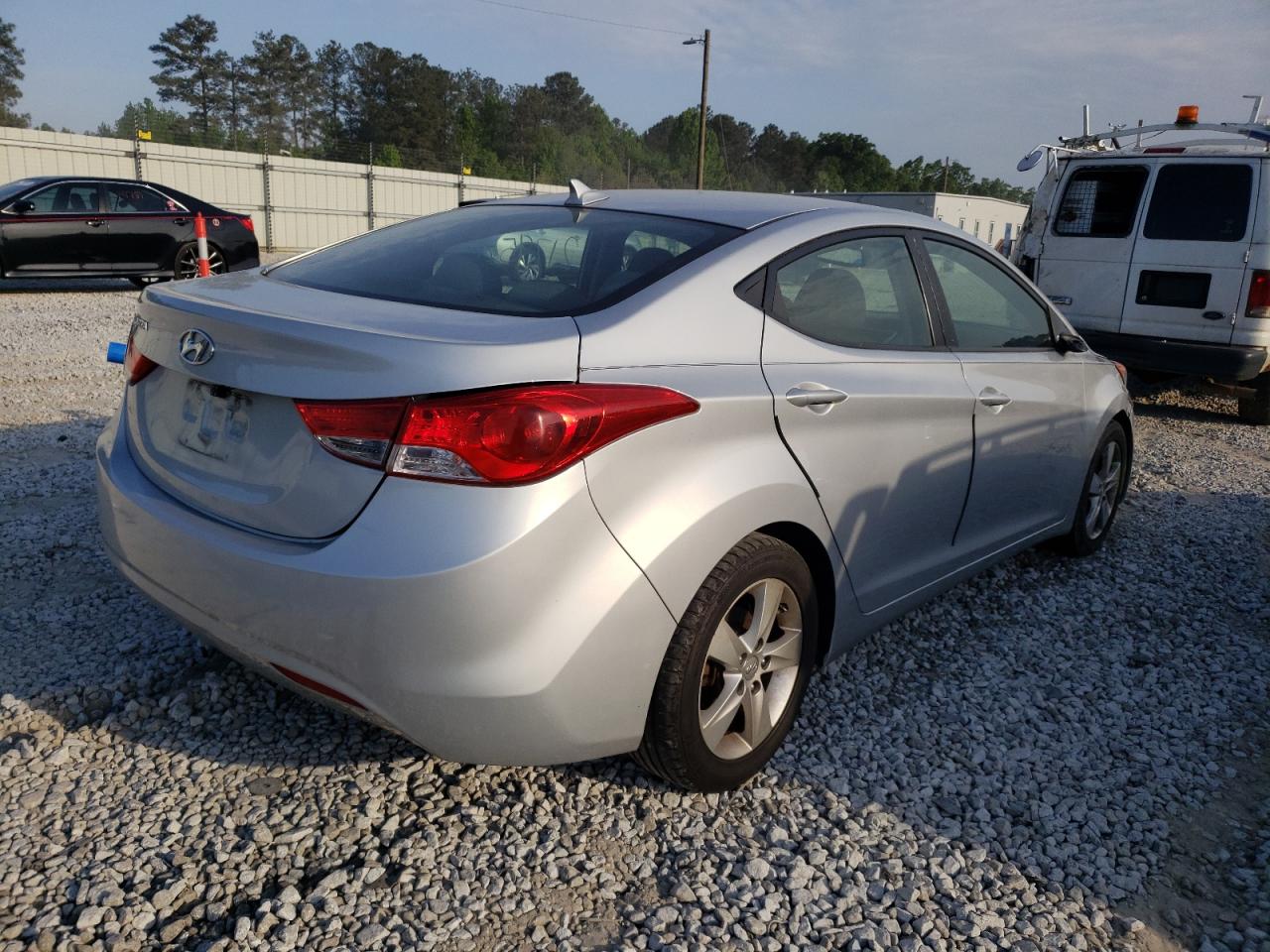 Photo 4 from auction – 2012 HYUNDAI ELANTRA with VIN 5NPDH4AE4CH102548