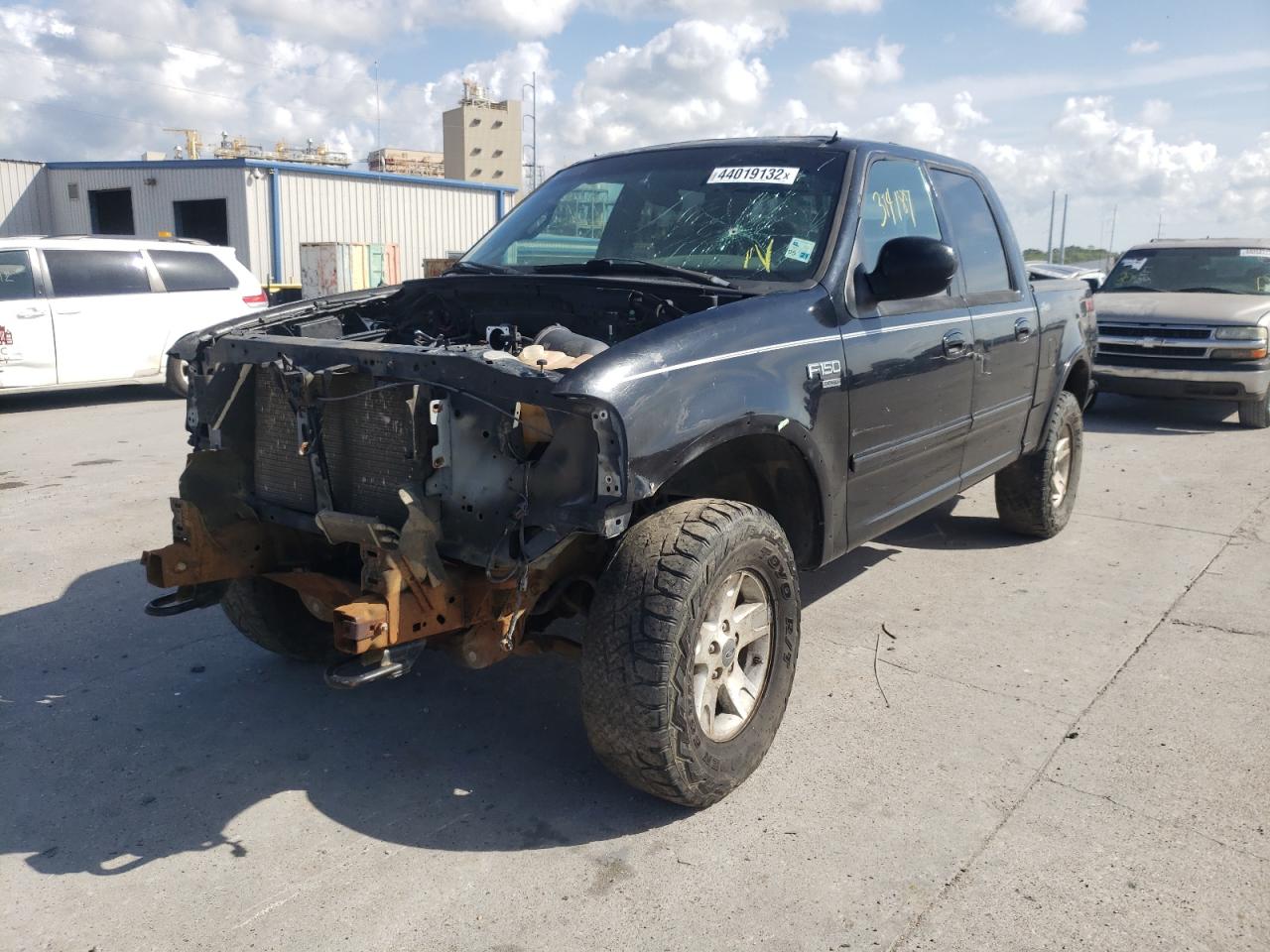 Photo 2 from auction – 2002 FORD F150 SUPER with VIN 1FTRW08L82KC06999