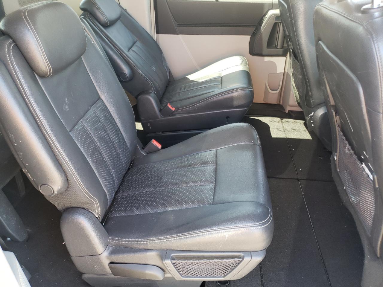 Photo 6 from auction – 2010 CHRYSLER TOWN & COU with VIN 2A4RR8DX1AR457324