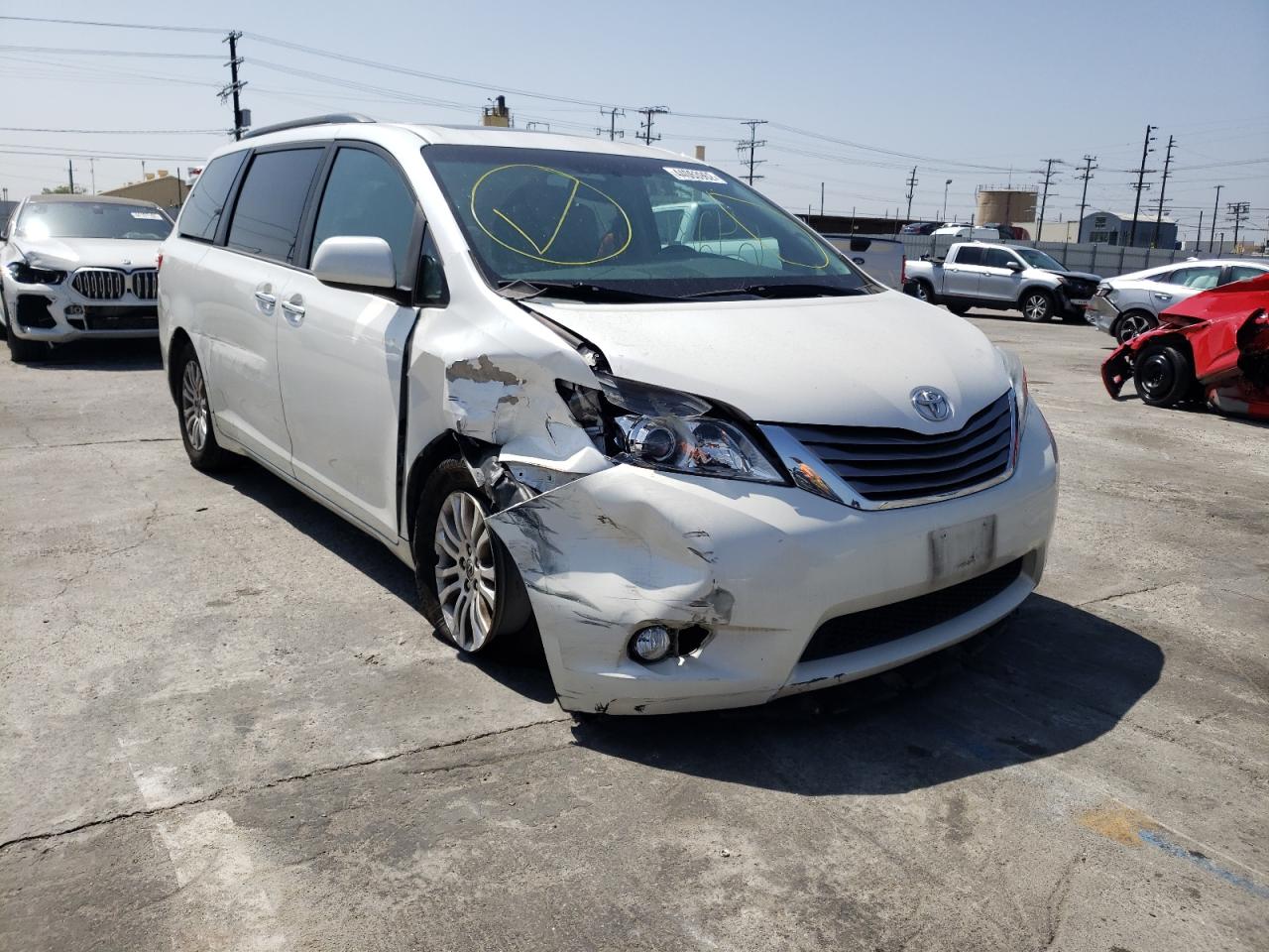 TOYOTA SIENNA XLE 2015 with VIN 5TDYK3DCXFS630049 - Photo from auction