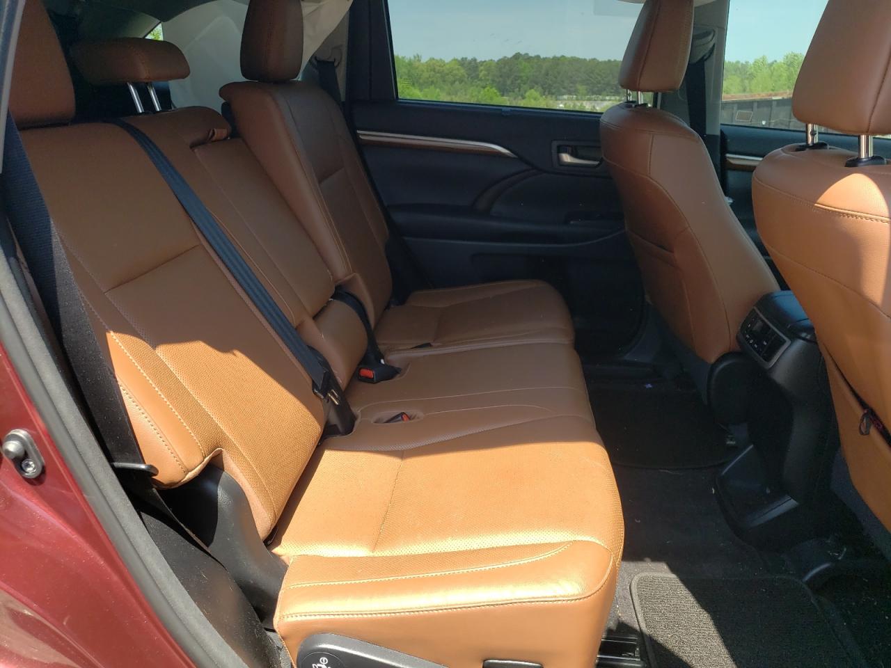 Photo 6 from auction – 2018 TOYOTA HIGHLANDER with VIN 5TDYZRFH9JS240429