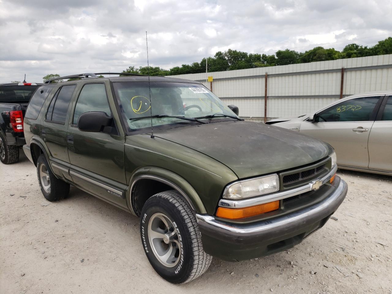 CHEVROLET BLAZER 2001 with VIN 1GNCS13W412177810 - Photo from auction
