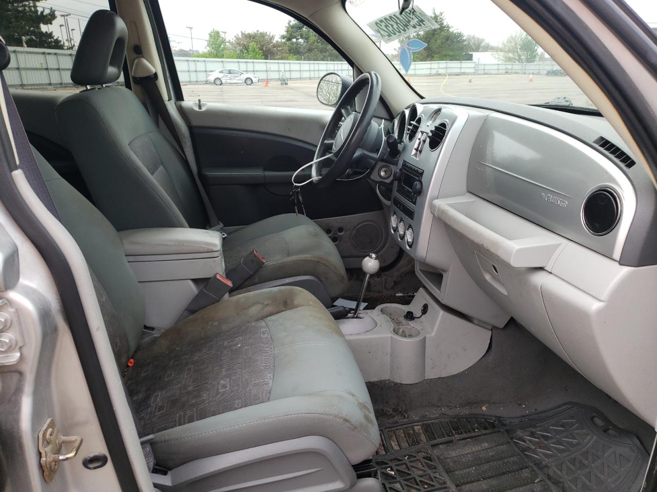 Photo 5 from auction – 2006 CHRYSLER PT CRUISER with VIN 3A4FY58B96T298964