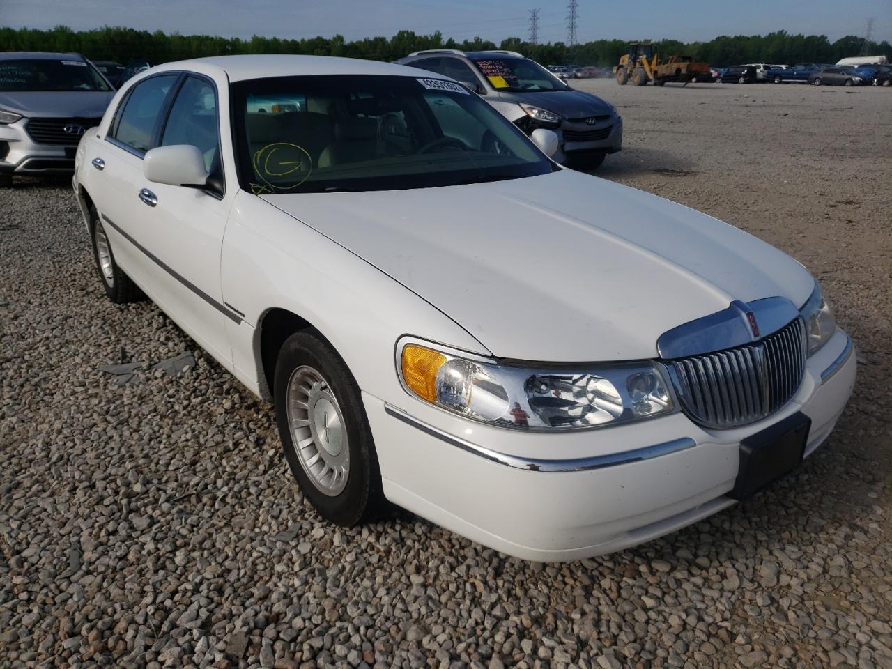 LINCOLN TOWN CAR E 2002 with VIN 1LNHM81W52Y649348 - Photo from auction