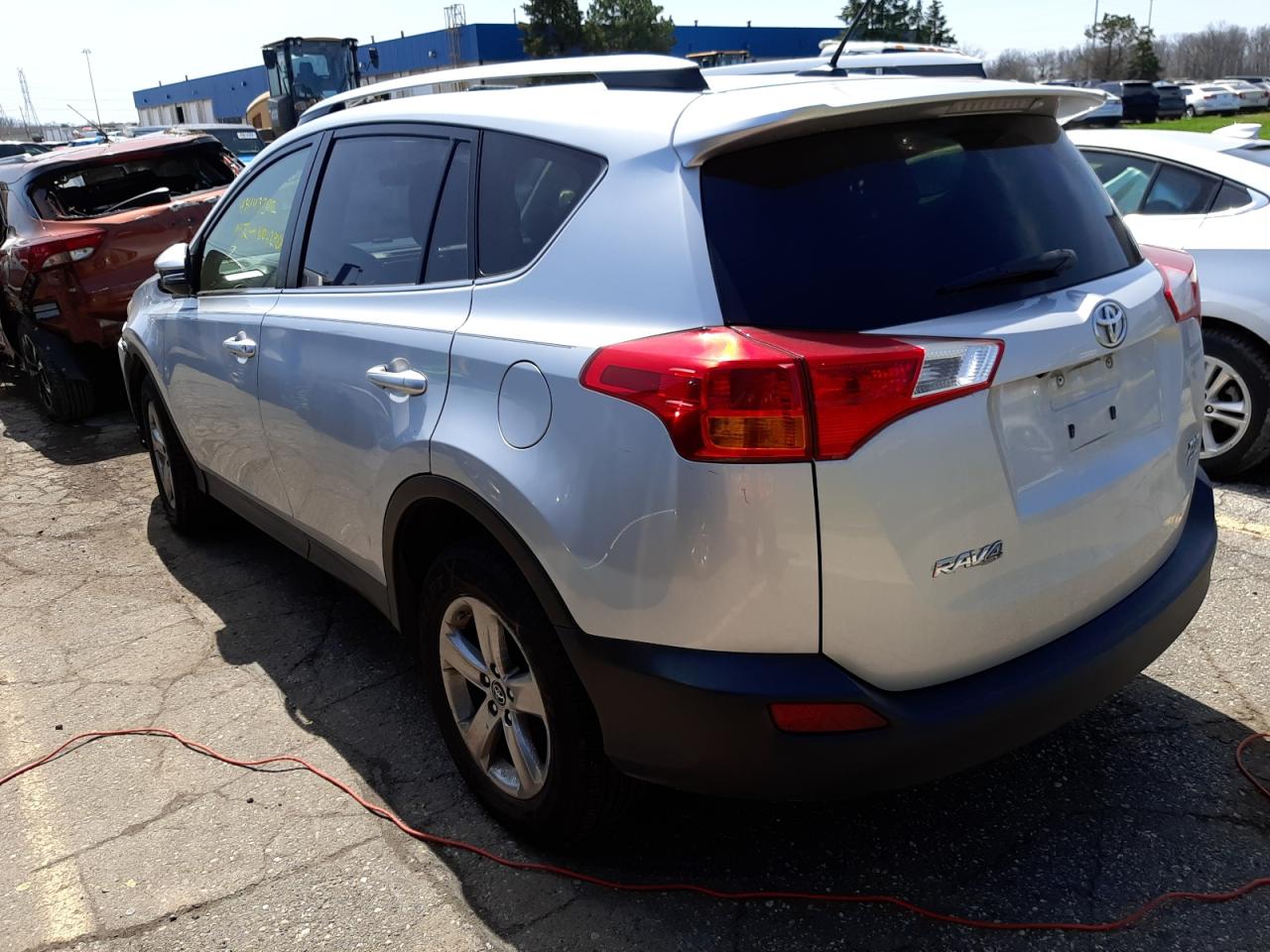 Photo 3 from auction – 2015 TOYOTA RAV4 XLE with VIN JTMRFREV6FD121115