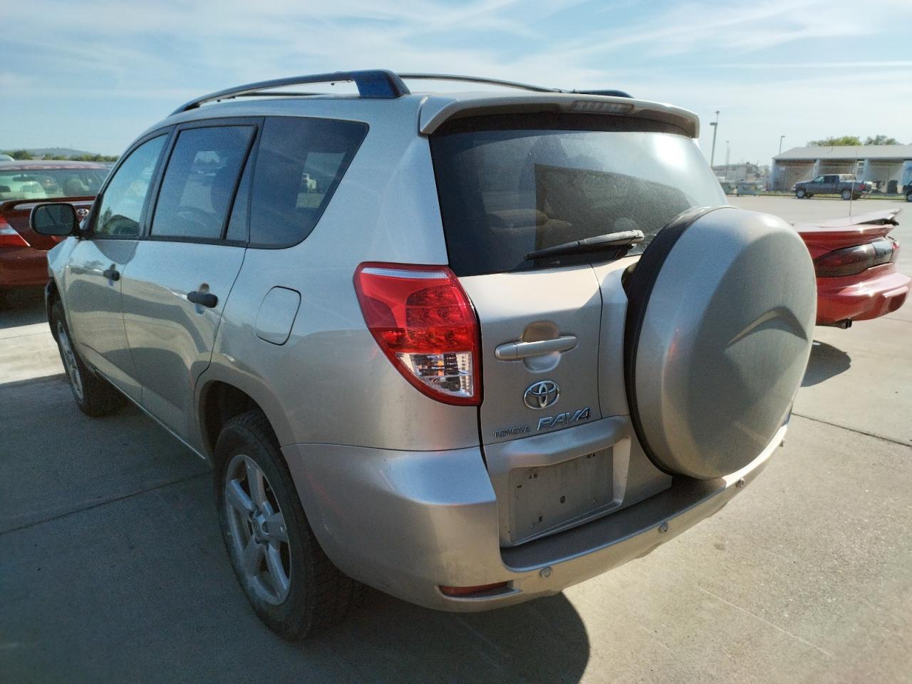 Photo 3 from auction – 2006 TOYOTA RAV4 with VIN JTMBD33VX65020841