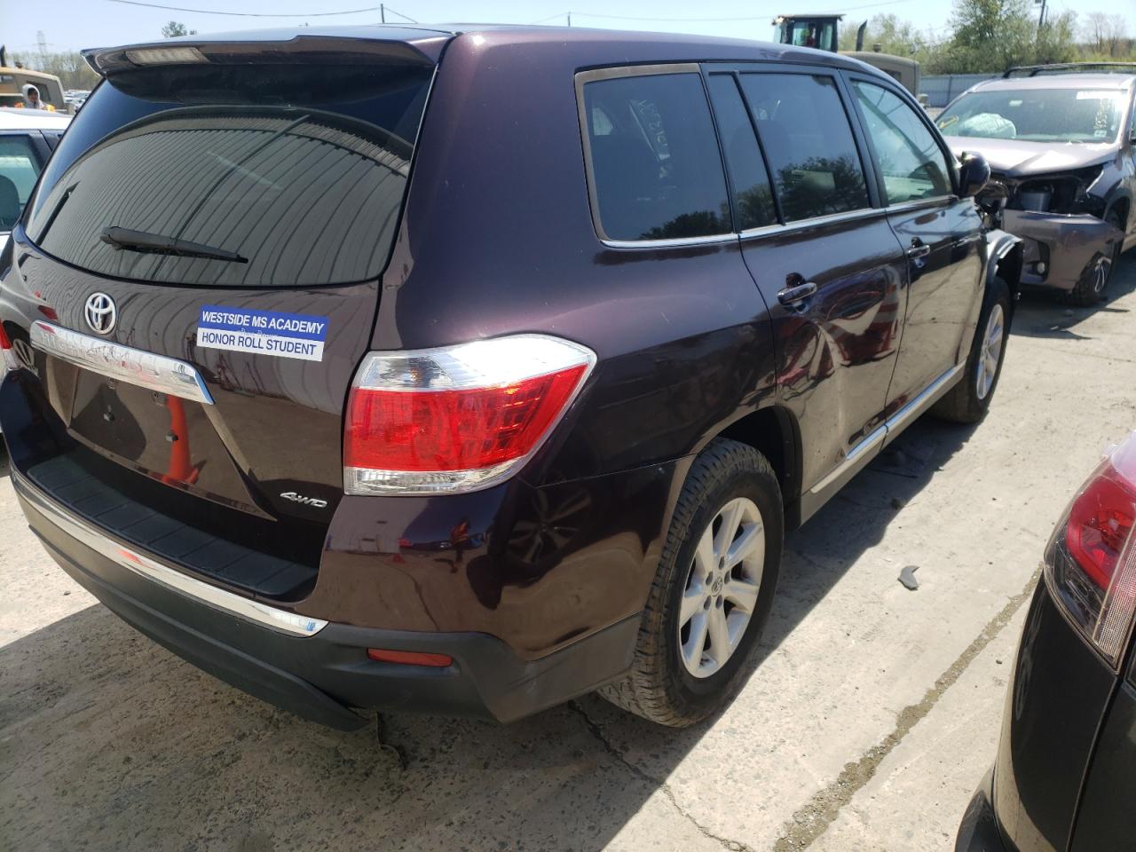 Photo 4 from auction – 2013 TOYOTA HIGHLANDER with VIN 5TDBK3EH1DS194513