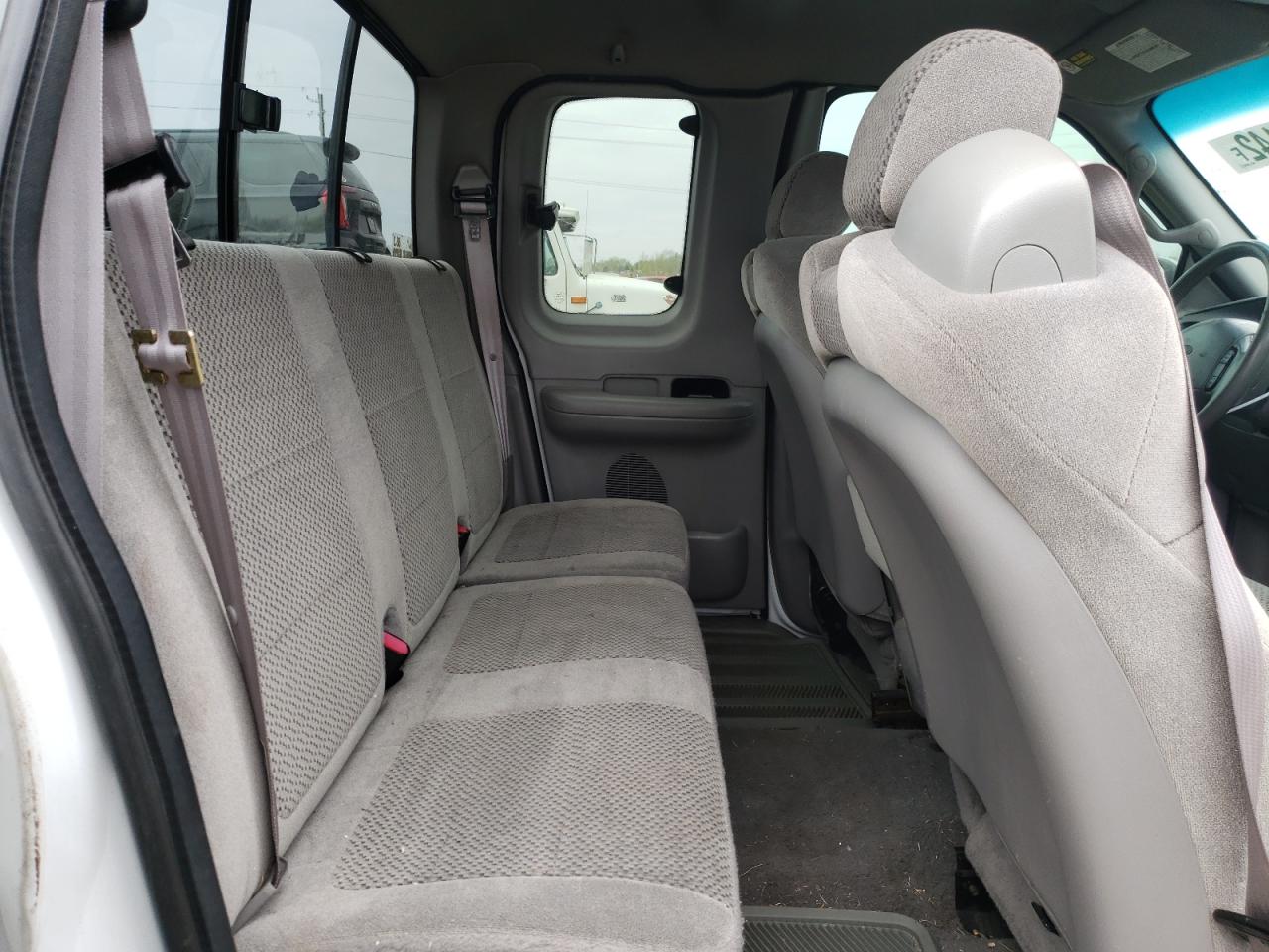 Photo 6 from auction – 2002 FORD F150 with VIN 1FTRX18L52NA84104