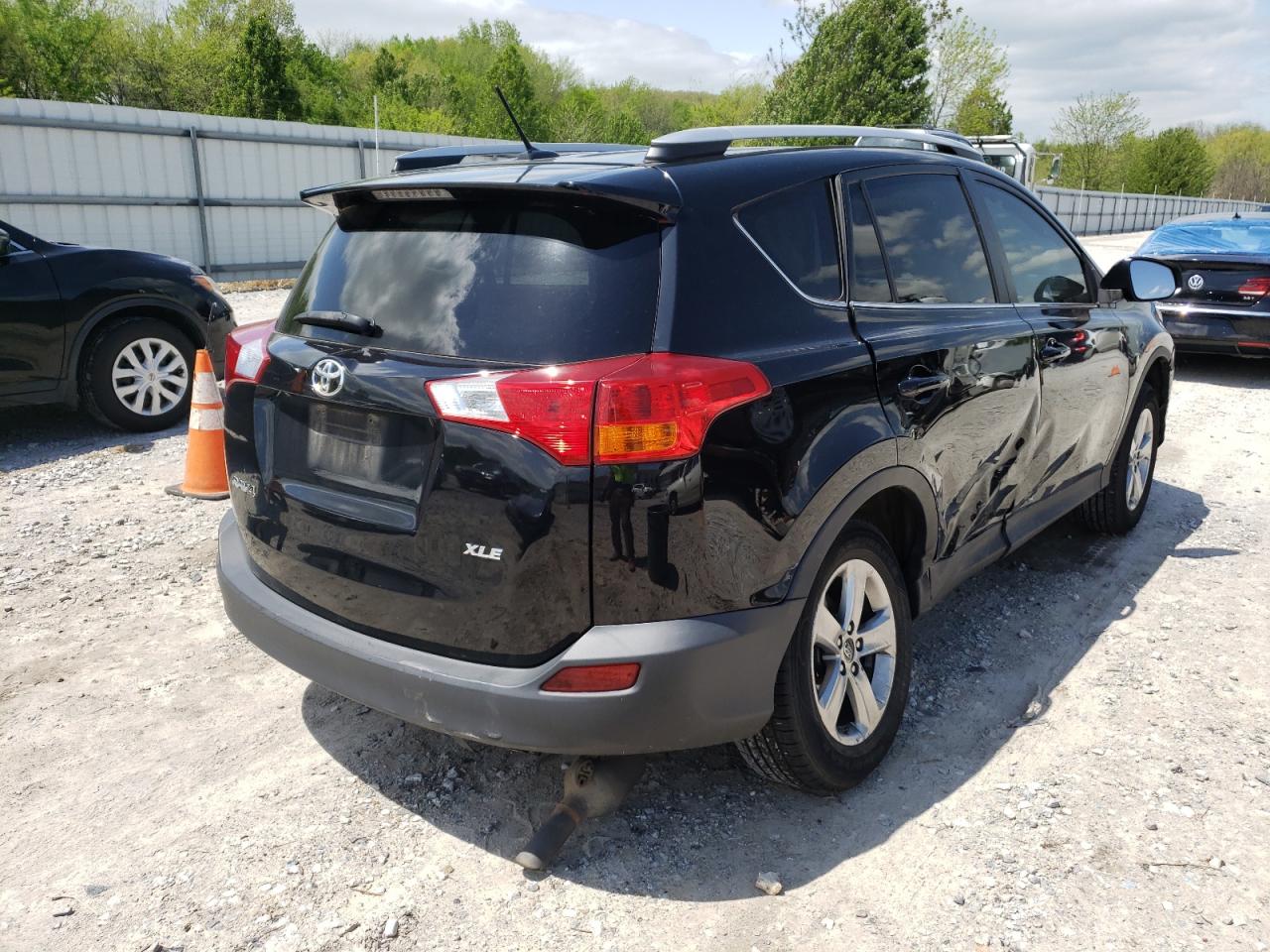 Photo 4 from auction – 2015 TOYOTA RAV4 XLE with VIN 2T3WFREV7FW151939