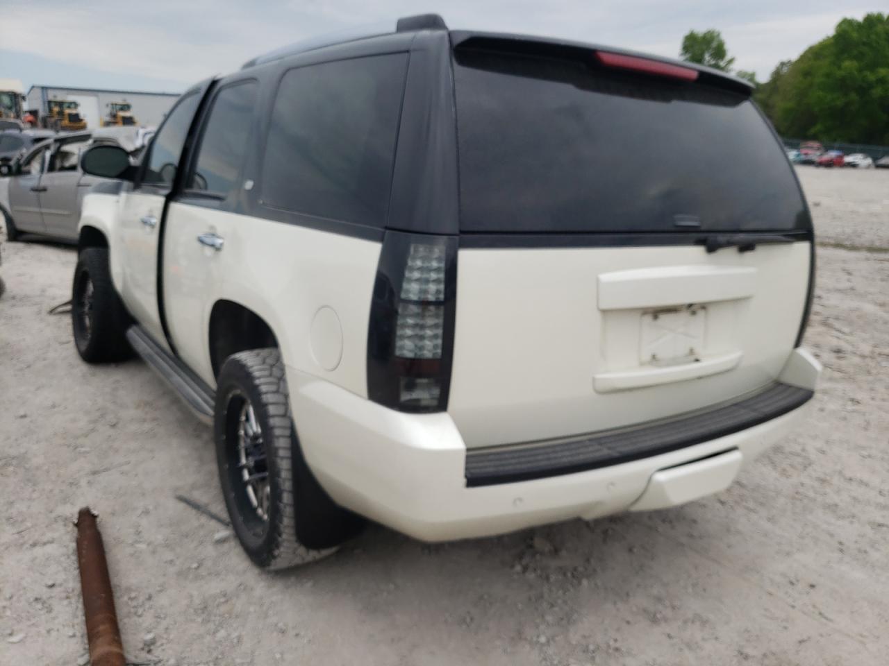 Photo 3 from auction – 2007 GMC YUKON with VIN 1GKFC13047R217953