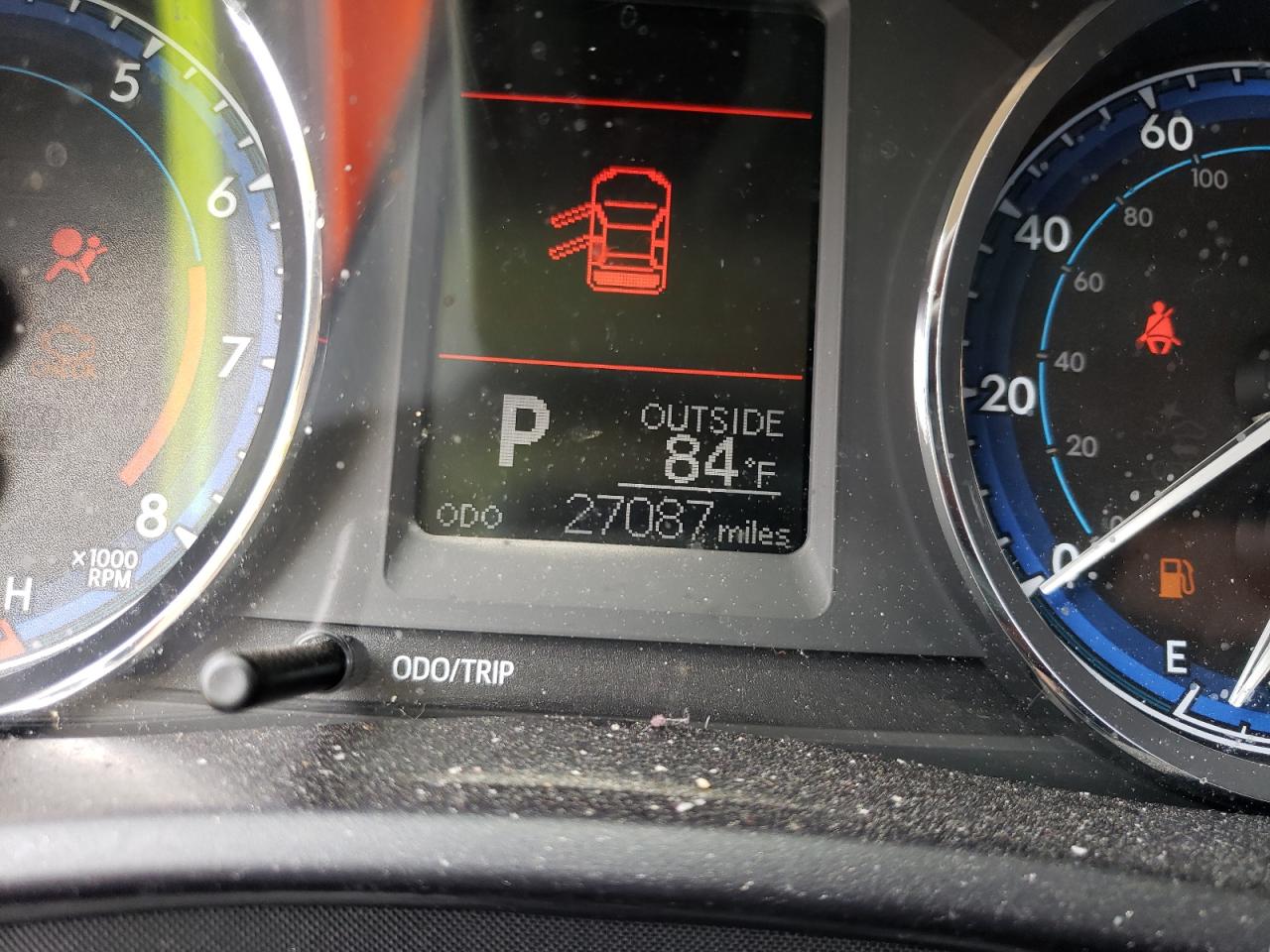 Photo 8 from auction – 2018 TOYOTA COROLLA L with VIN 5YFBURHE4JP834250