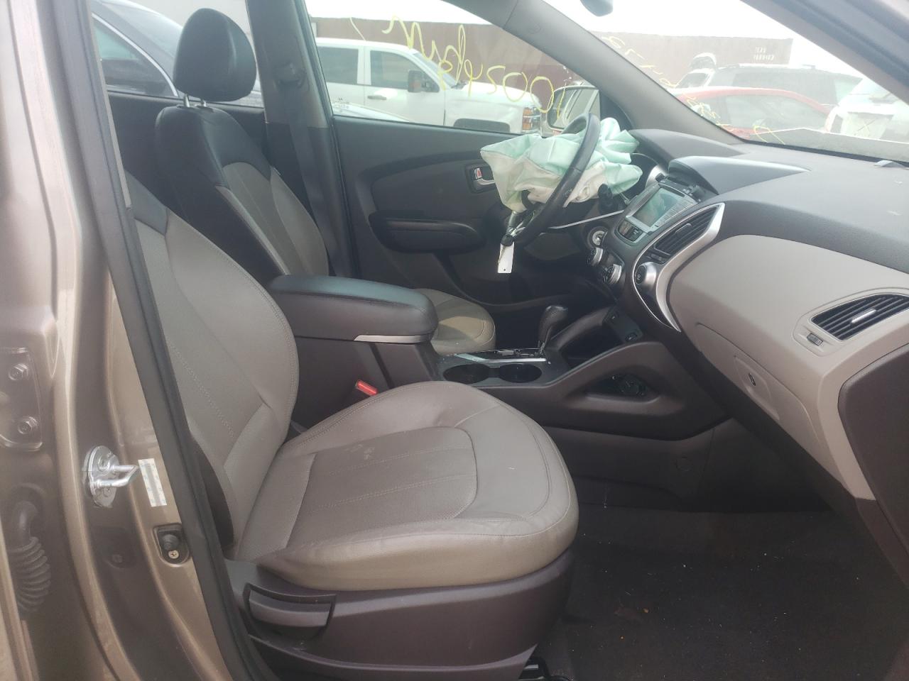 Photo 5 from auction – 2011 HYUNDAI TUCSON GLS with VIN KM8JU3AC0BU264300