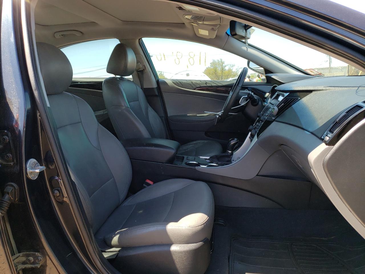 Photo 5 from auction – 2012 HYUNDAI SONATA SE with VIN 5NPEC4AB6CH451025