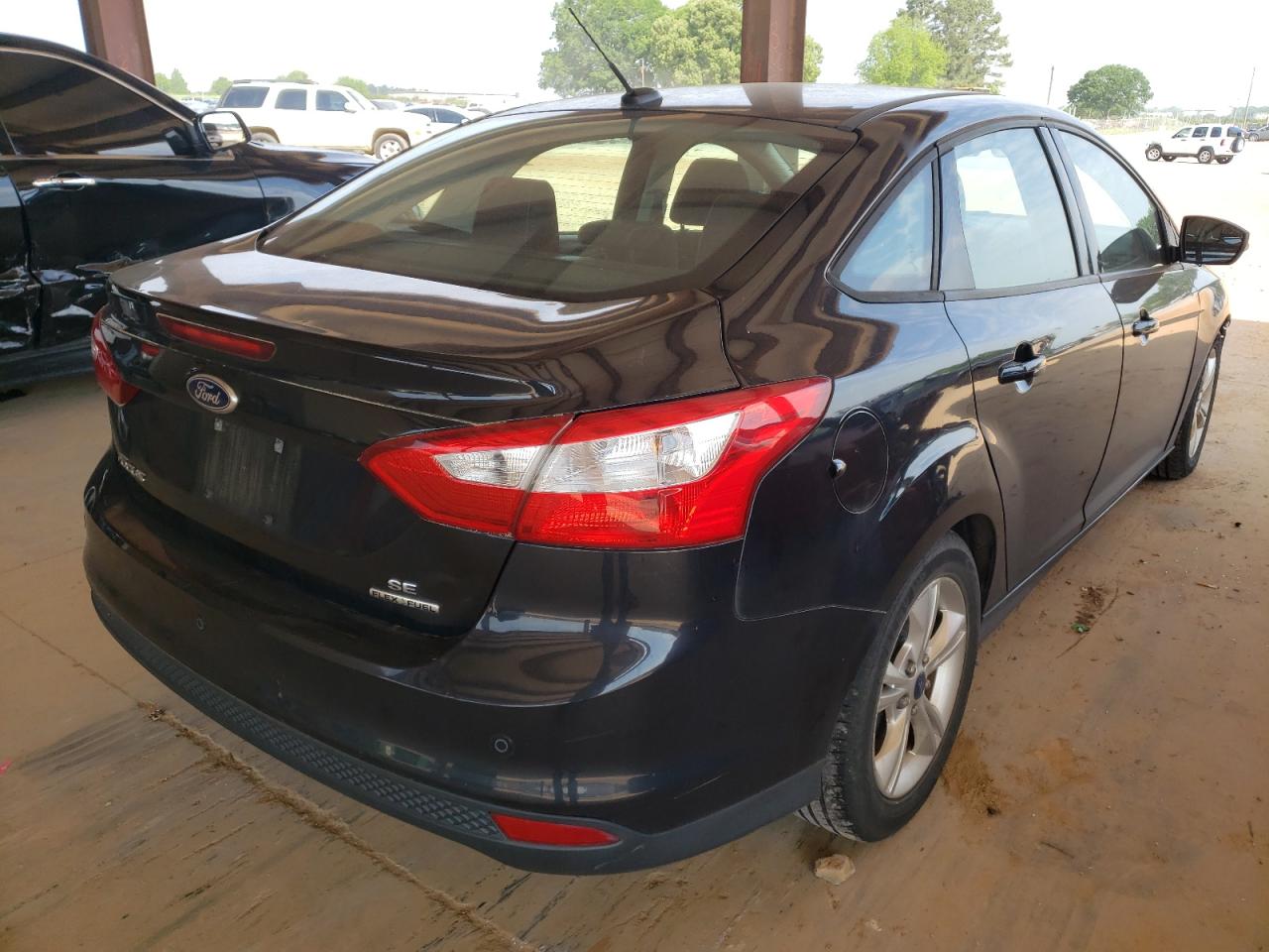 Photo 4 from auction – 2014 FORD FOCUS with VIN 1FADP3F27EL266196